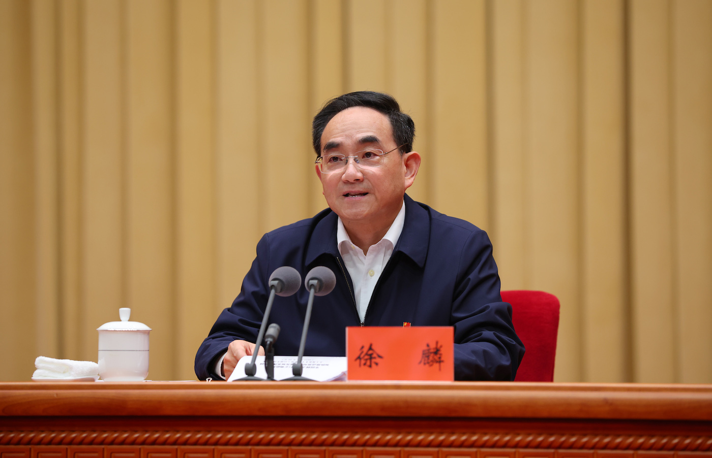 (审定)DPCL2855-1------2023年6月20日,省委书记、省委学习贯彻习近平新时代中国特色社会主义思想主题教育领导小组组长徐麟围绕“牢固树立和践行正确政绩观、推动贵州高质量发展实现新跨越”,为全省党员干部讲专题党课。贵州日报天眼新闻记者 杜朋城 摄影.jpg